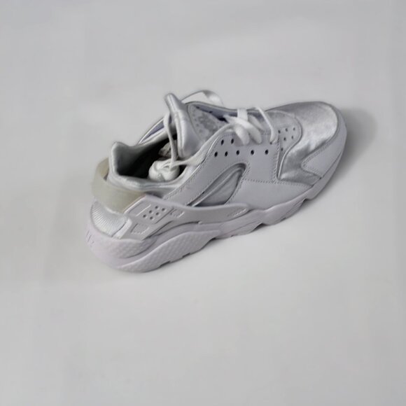 NIKE AIR WOMEN'S WHITE HUARACHE SNEAKER WMN US 7/ MEN US 5.5/EUR38 - Picture 2 of 7